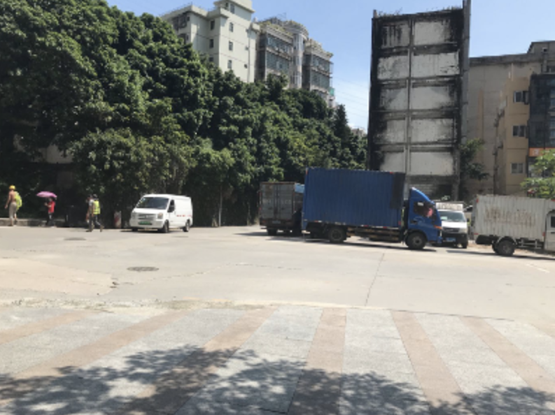 记者走访 | 龙岗区某交叉路口交通长期混乱 严重影响通行！