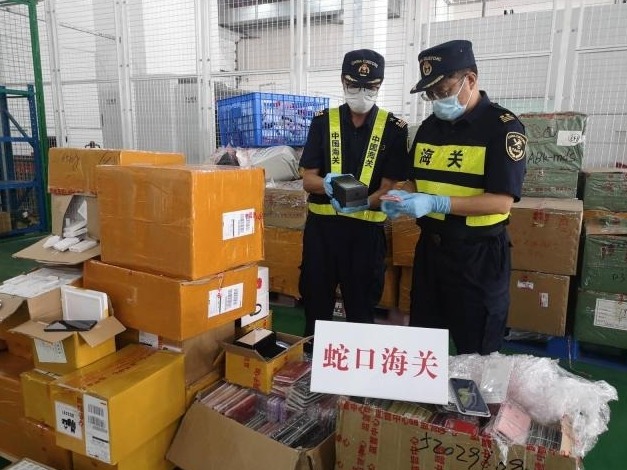 出口手机重量较轻，一查全是冒牌