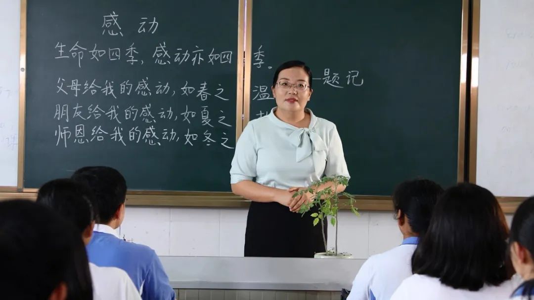 【坪山老师·好】第2期丨梁莉：双肩担育人重任，两手谱语文篇章！
