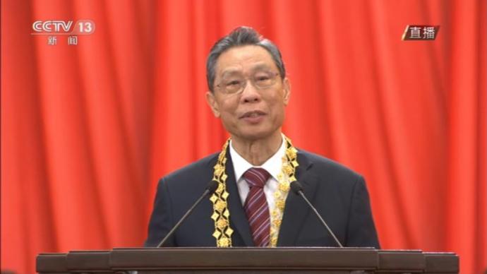 “共和国勋章”获奖者钟南山发言：伟大的祖国更加繁荣昌盛，伟大的人民更加幸福安康