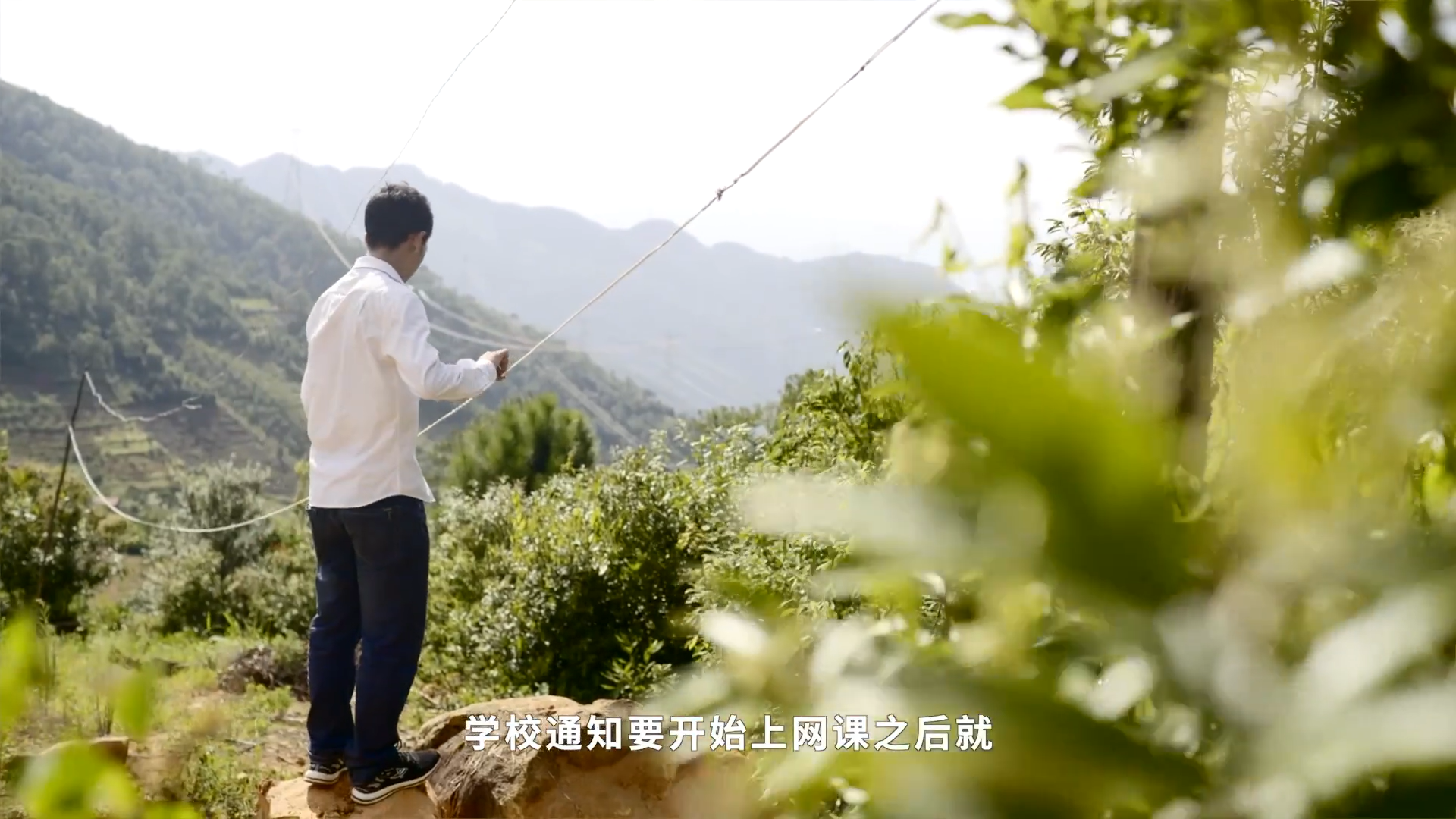 硬核！95后深山少年为学习自制水力发电
