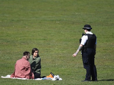 多地感染、住院人数攀升 英国濒临二度全国“封城”？ 