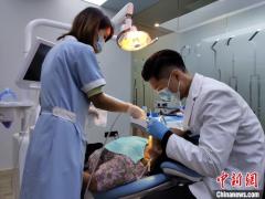 前台湾偶像歌手许君豪在成都当牙医：我只是从一个家回到另一个家