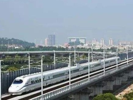深圳铁路开足最大运力  应对中秋国庆黄金周假期客流高峰