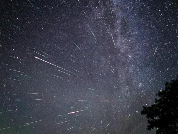 英仙座艾普西隆流星雨9日迎极大 可惜有月光干扰