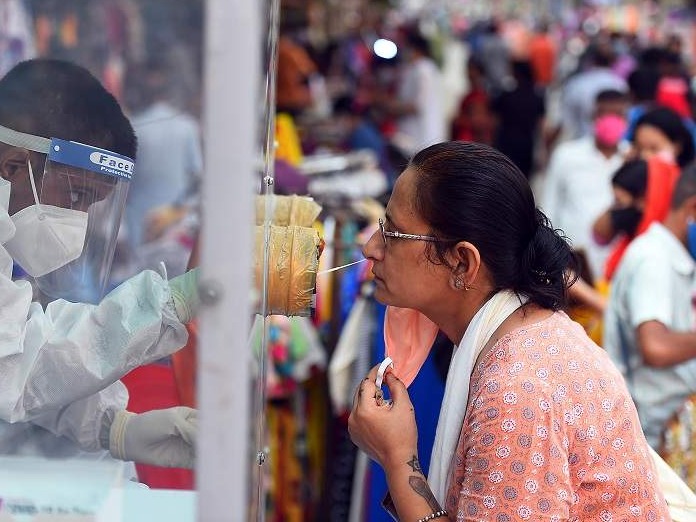 印度新增新冠肺炎93337例，累计确诊超530万例 