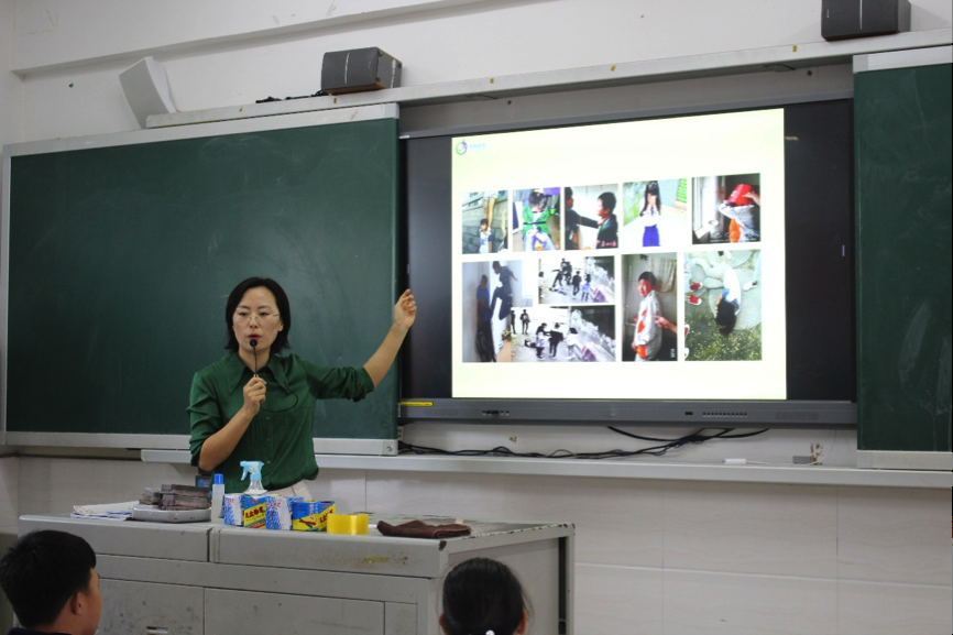 建立法治意识，远离校园欺凌！“宝安市民讲堂”走进陶园中英文实验学校