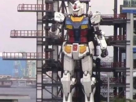 动起来了！巨型“高达”机器人在日本横滨展开测试