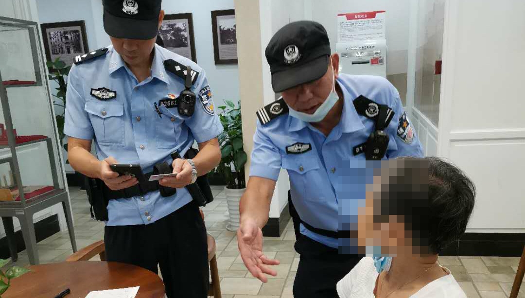侄孙住院急需取款10万元？银行工作人员马上报警了……