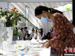 海内外数万件（套）陶瓷精品亮相中国（淄博）陶博会