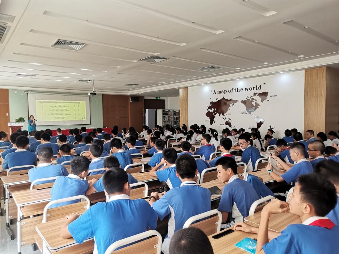 新湖街道V爱之家：为初一新生适应新环境支招