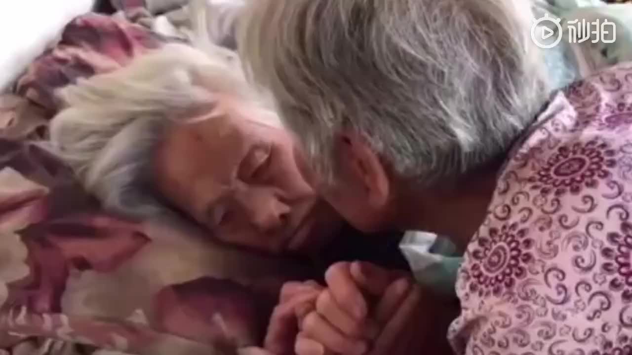 临别时，97岁妈妈在79岁女儿耳边叮嘱