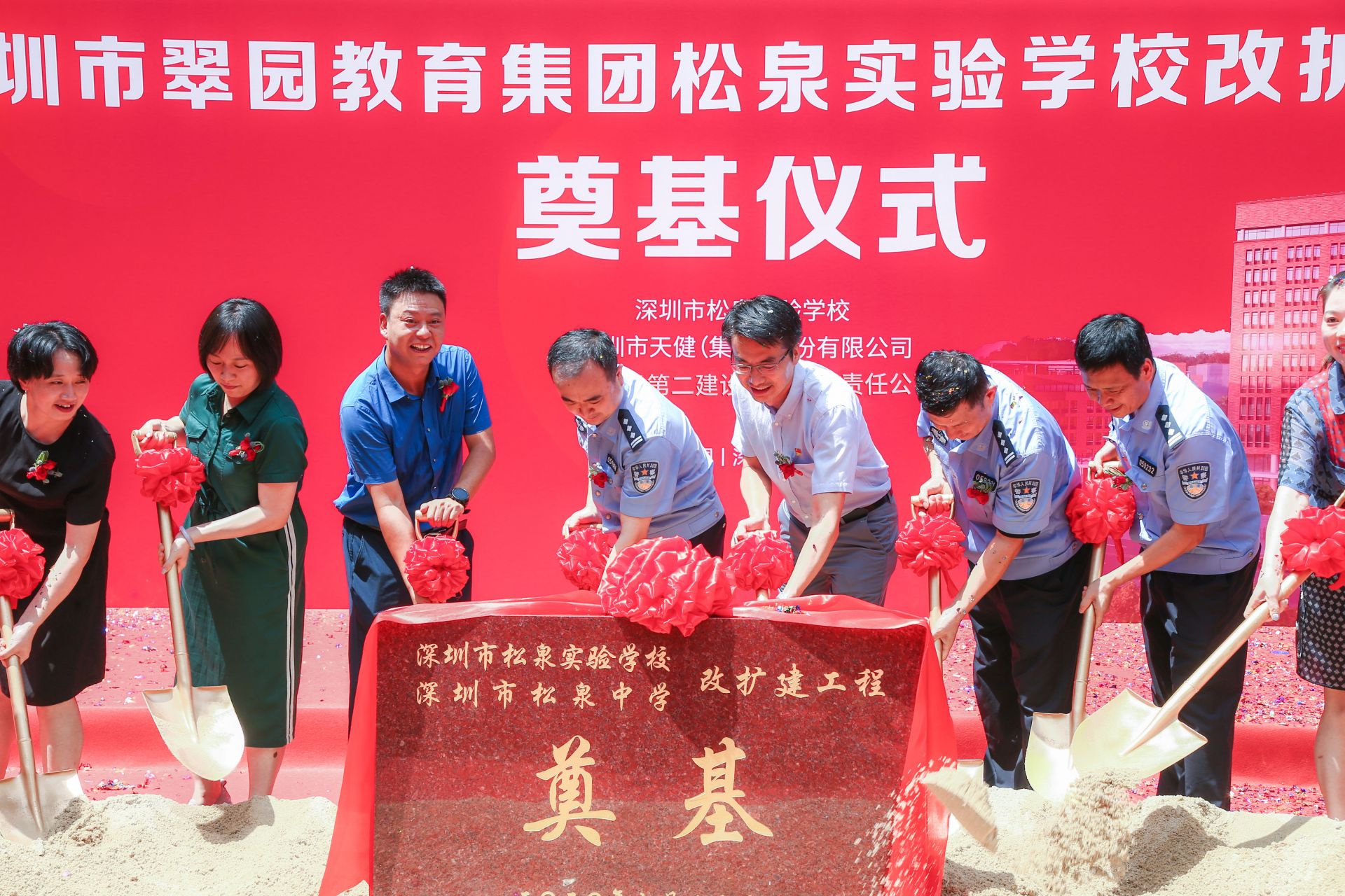 辖区学校改扩建教职工无位停车，罗湖东晓街道党工委“共享错峰停车”破难题