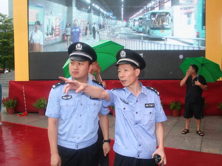 民生小事 | 十年了，她说要给福田警察点个赞