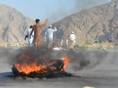 塔利班分子在阿富汗东部发动袭击 16名军人及警察死亡 