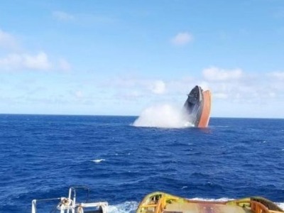 触礁货轮事故初步调查：船长为连接网络驶向毛里求斯，却疏于确认航海图