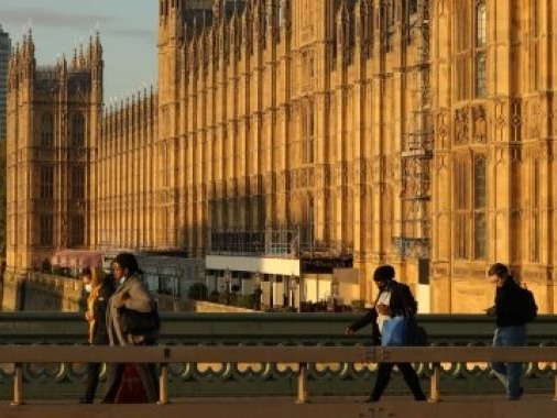 英国无意延长过渡期，欧盟：脱欧协议最迟10月敲定