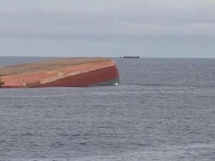 广东阳江海域一艘货船翻沉，1人遇难、10人失踪