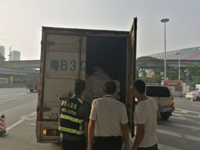 深圳市交通运输行政执法支队严查非法运输危化品行为
