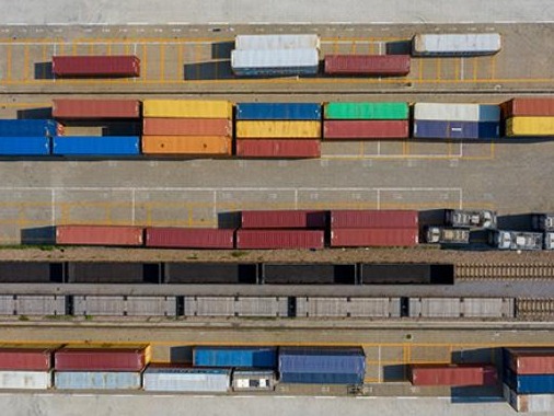 8月国家铁路货物发送量同比增长7.3%，单日装车纪录刷新 