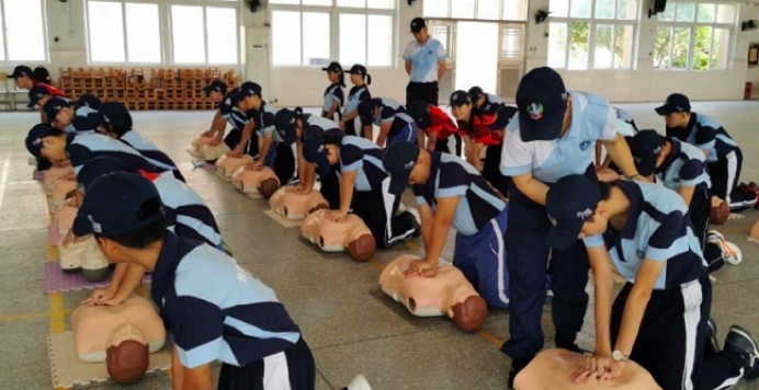 龙岗：百名少警学急救