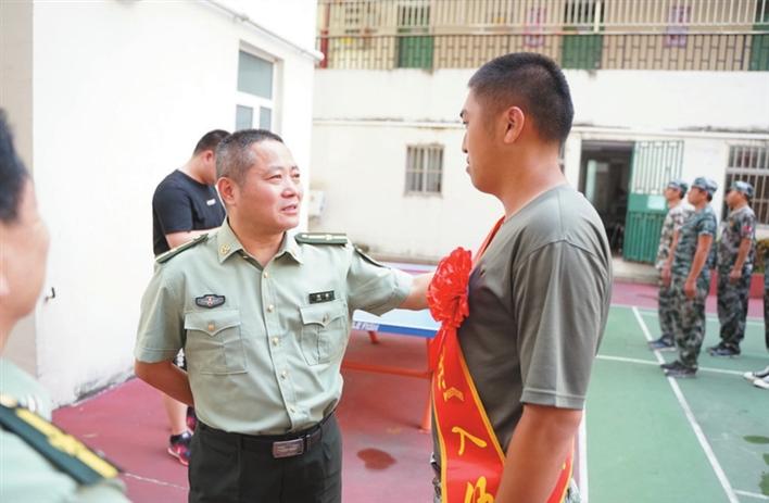 园岭街道阳光征兵吹响强军集结号  