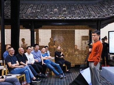 马云现身湖畔大学论文答辩现场 称再创业不会选择互联网