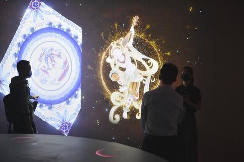 领略“文物的时空漫游”：“互联网+中华文明”展览开幕