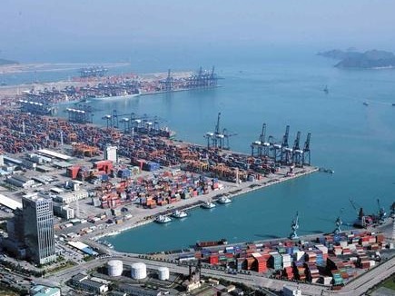 盐田港区单月吞吐量破142万标箱 创开港以来最高纪录