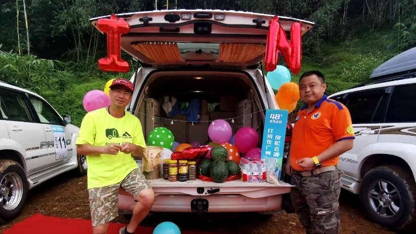 助农新尝试，他们用“车尾箱带货”助力消费扶贫