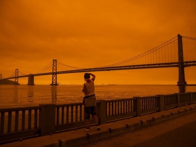 加州山火影响到湾区，橙红色天空仿佛“置身火星”