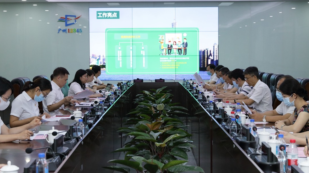 听民情解民困！广州市住建局领导现场接听12345热线电话