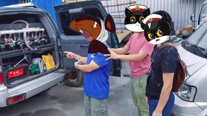 “油老鼠”上灯台，警方让你下不来