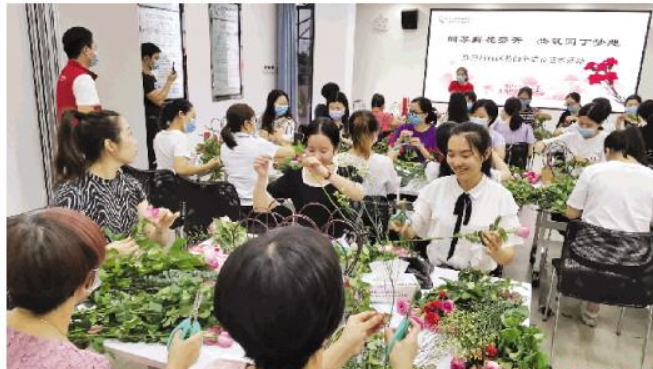 鹿丹村社区庆祝第36个教师节
