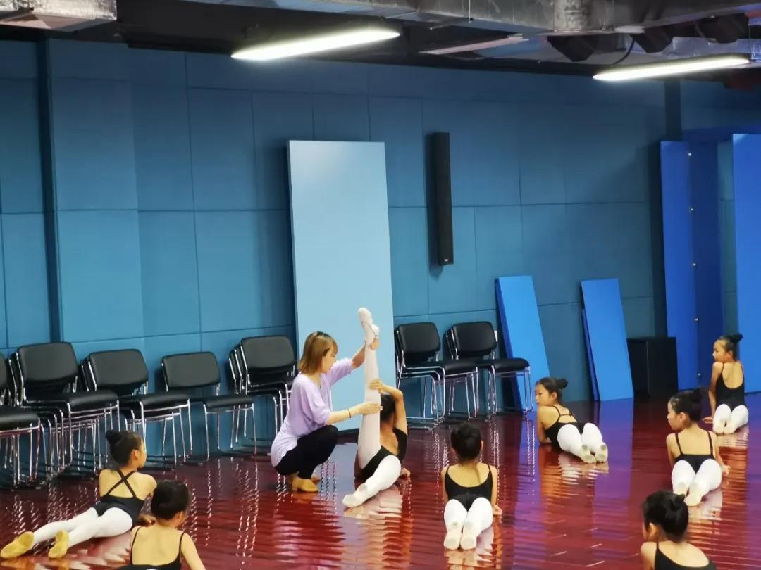 福田文体中心少儿舞蹈团开班训练啦，有你家萌娃吗？