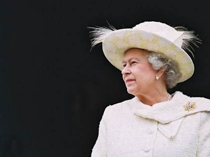 94岁英国女王将复工：10月结束暑假，重返白金汉宫 