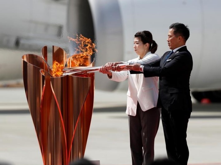 日本奥林匹克博物馆展示东京奥运圣火