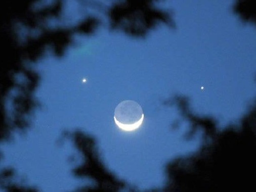 土星、木星“双星伴月”25日和26日连续两晚在天宇上演