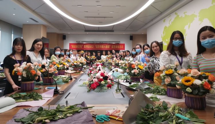（宝安）航城妇联开展“花好月圆人团圆”庆国庆迎中秋活动