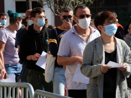 美国新冠肺炎确诊病例累计超814万，死亡近22万