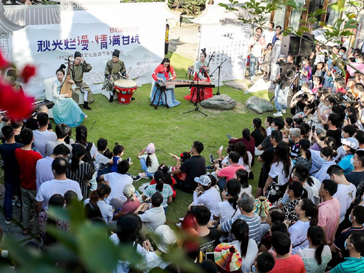 “双节”8天假42.7万人次游龙岗 文旅融合特色大受欢迎