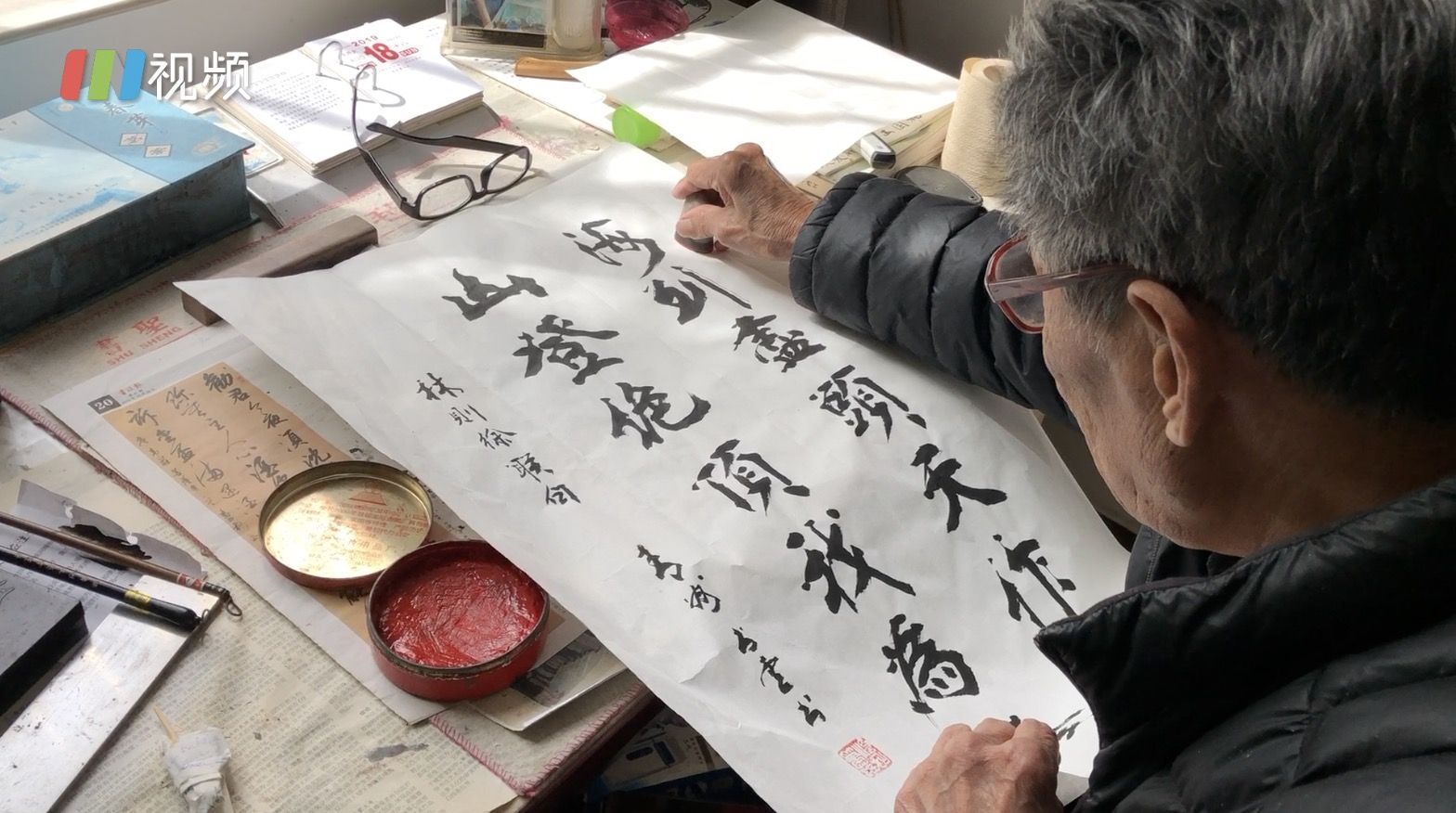 2000年历史毛笔工艺传承难！继承人直播“以画养笔”