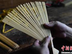 探访中国三大名扇之一：手艺人坚守下的荣昌折扇