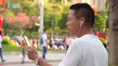 深圳网约车司机成“歌王”，两万三千个粉丝：不听他唱歌睡不着觉