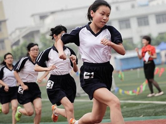 中共中央 国务院：探索在高等教育所有阶段开体育课