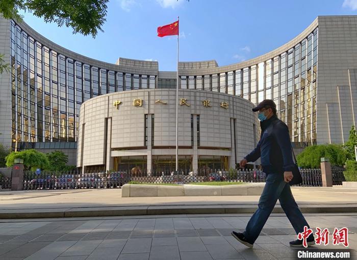 人民币涨了！快速升值有利有弊，如何应对？