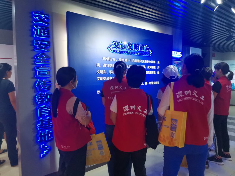 凤凰街道志愿者学习交通安全和禁毒知识