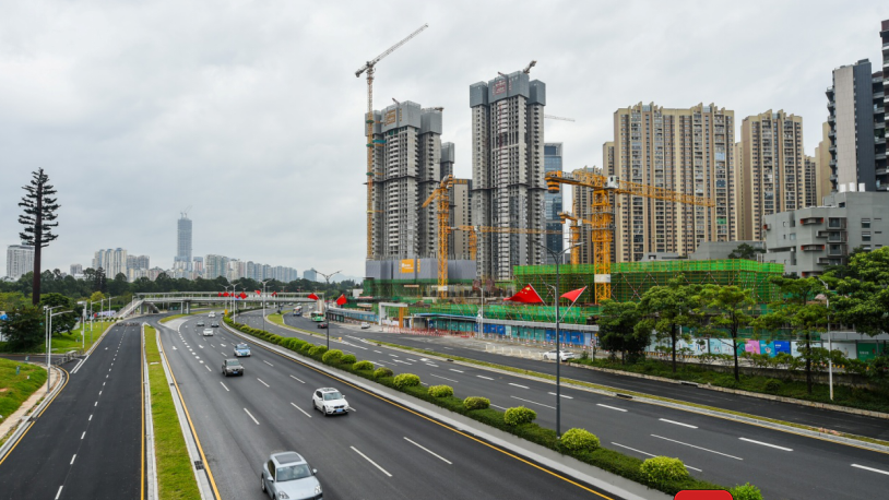 “开路先锋”穿山跨海筑通途  ——深圳探索特大型城市交通建设创新