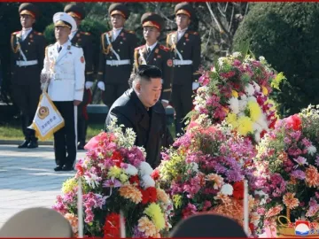 金正恩参谒中国人民志愿军烈士陵园，纪念志愿军赴朝参战70周年