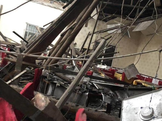 四川隆昌一农家乐屋顶垮塌，26人受伤